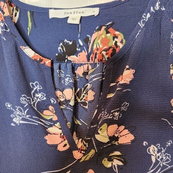 NWOT Fun2Fun 3/4 Length Sleeve Navy Floral Blouse with Splitneck Size S - Picture 13 of 13